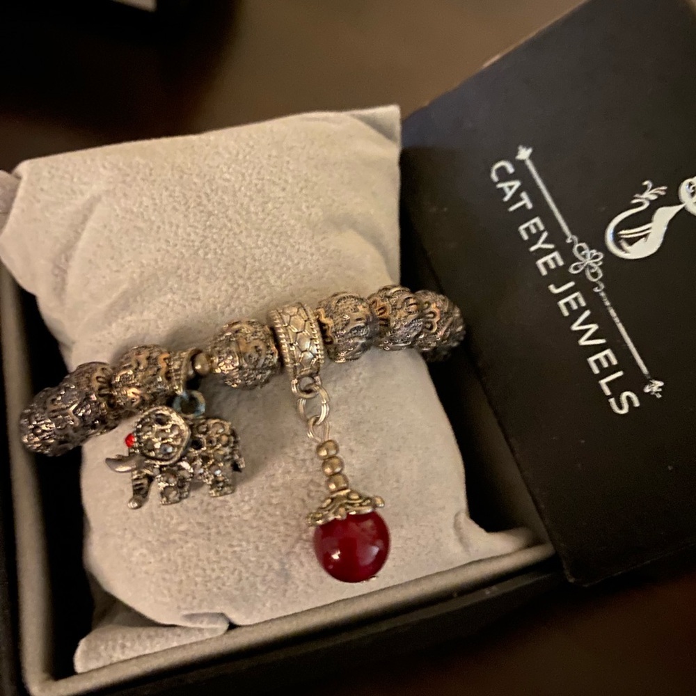 Cat Eye Jewels Tibetan Silver Elephant Charm Bracelet Red Bead Gift Box - Picture 3 of 3